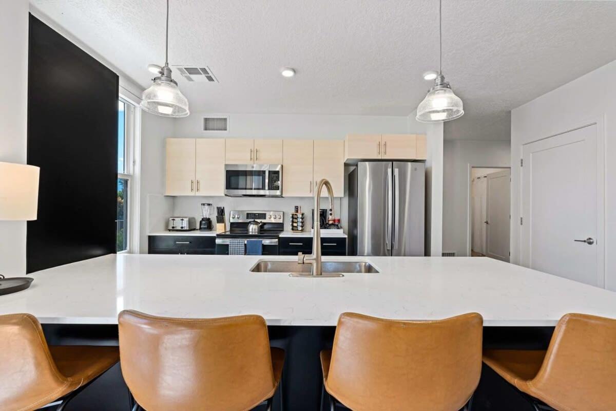 2Br Luxury Urban Escape Balcony & Fitness Center Apartment Salt Lake City Exterior photo