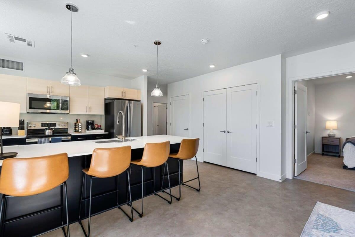 2Br Luxury Urban Escape Balcony & Fitness Center Apartment Salt Lake City Exterior photo
