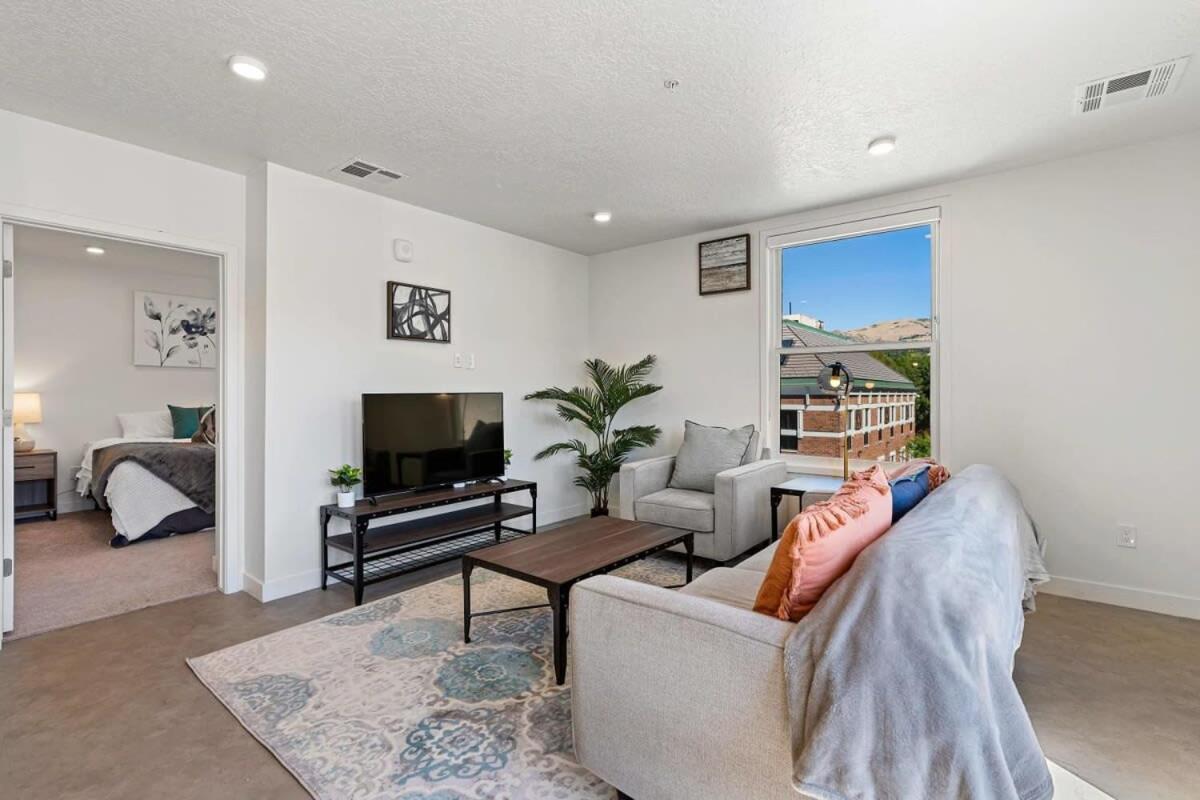 2Br Luxury Urban Escape Balcony & Fitness Center Apartment Salt Lake City Exterior photo