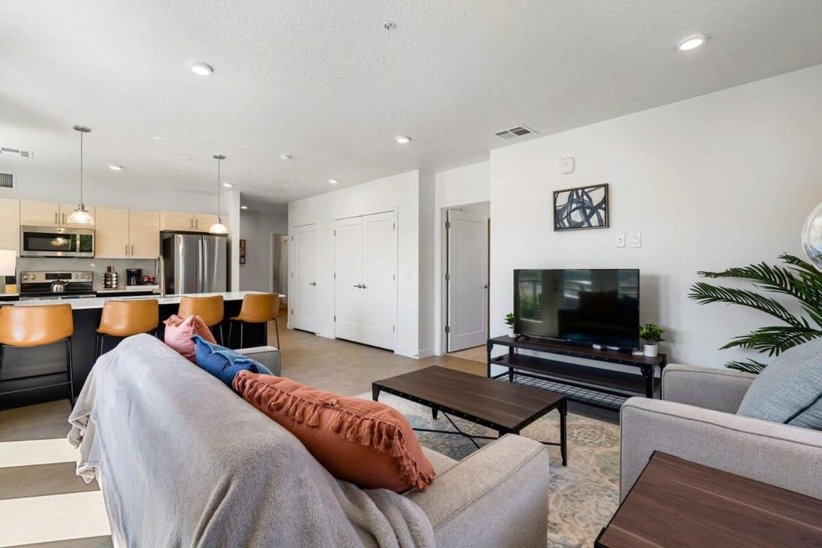 2Br Luxury Urban Escape Balcony & Fitness Center Apartment Salt Lake City Exterior photo