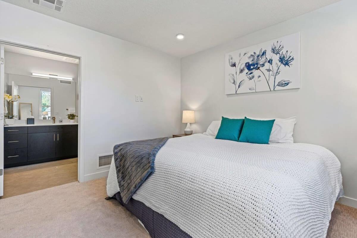 2Br Luxury Urban Escape Balcony & Fitness Center Apartment Salt Lake City Exterior photo