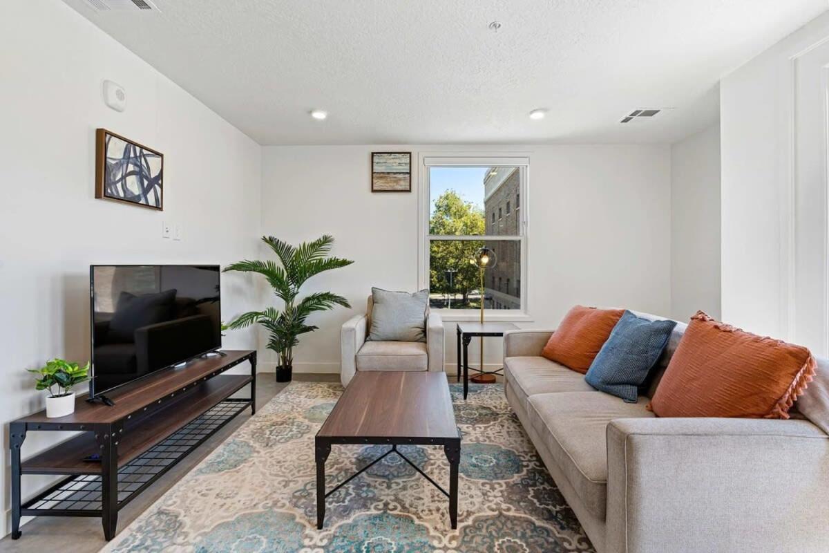 2Br Luxury Urban Escape Balcony & Fitness Center Apartment Salt Lake City Exterior photo