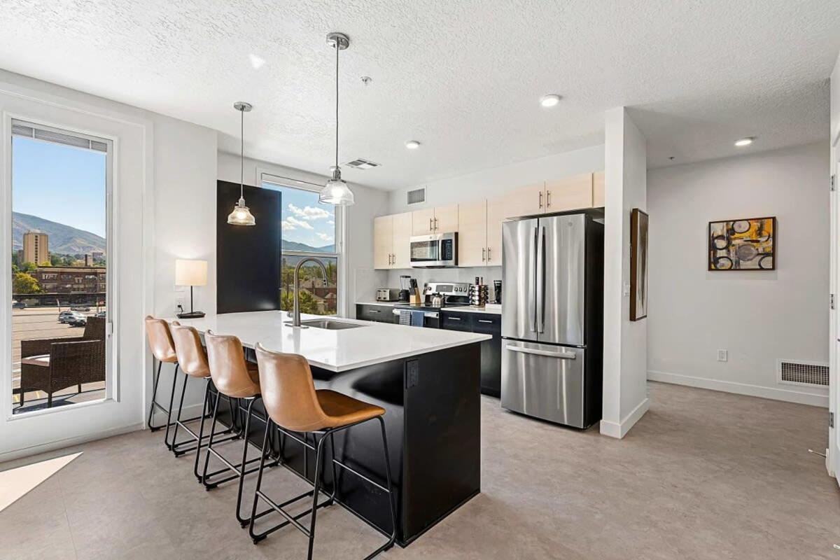 2Br Luxury Urban Escape Balcony & Fitness Center Apartment Salt Lake City Exterior photo