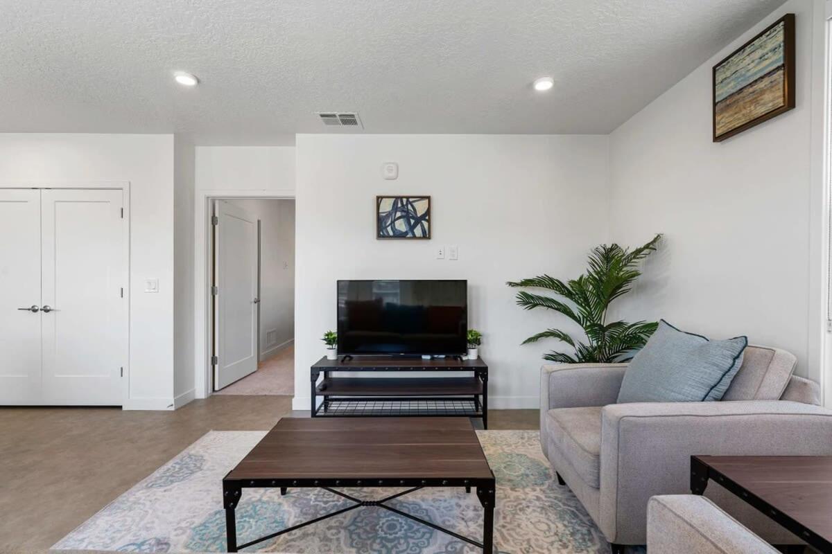 2Br Luxury Urban Escape Balcony & Fitness Center Apartment Salt Lake City Exterior photo